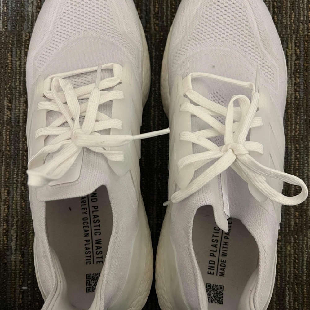 UltraBoost 22 - Picture 3 of 3